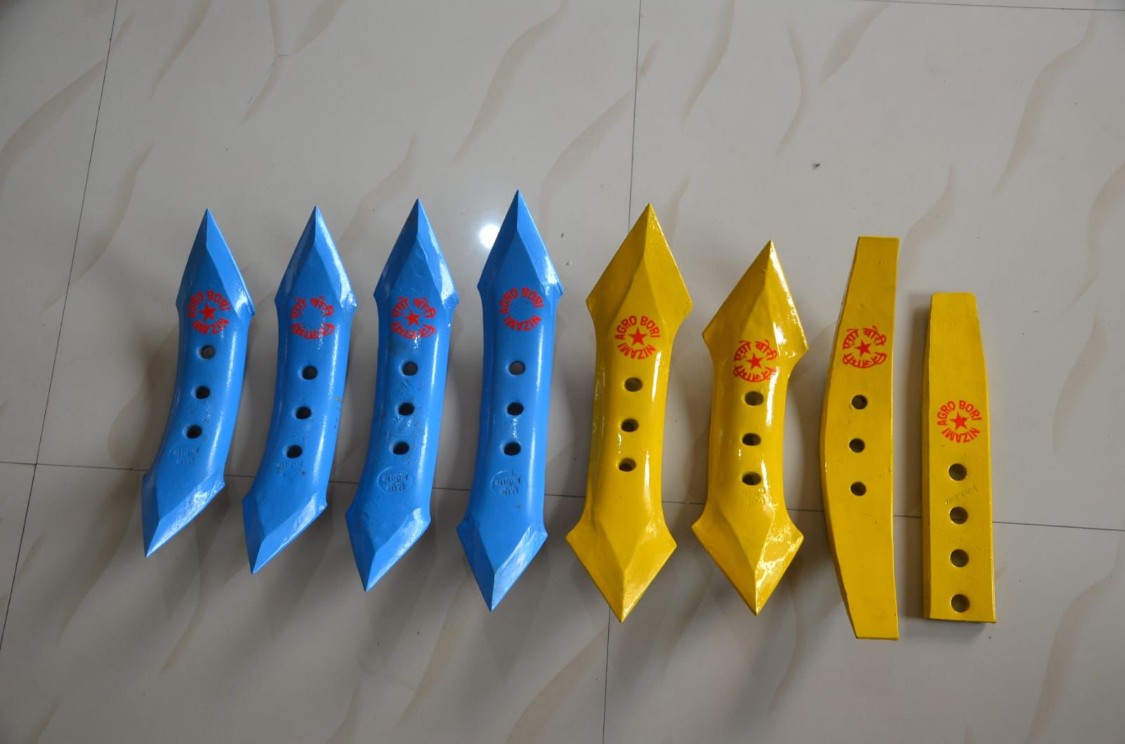 Nizami Agro Bori branded shovels in multiple colors and sizes